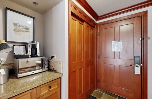 Olympic Valley Apartment | Beautiful resort condo with pool, hot-tub, ski-in/ski-out, WiFi