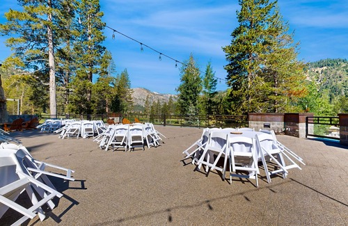 Olympic Valley Apartment | Beautiful resort condo with pool, hot-tub, ski-in/ski-out, WiFi