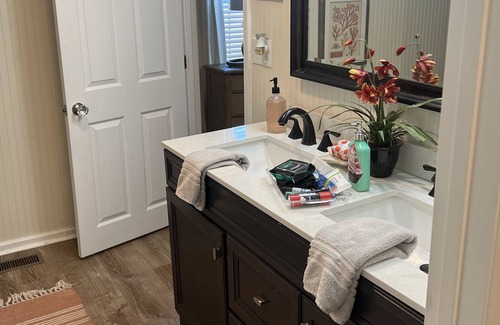 Cecil House | Beautiful restored Bungalow just two blocks off interstate 75