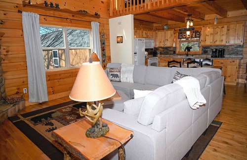 Indian Rock Springs Cabin | Beautiful Retreat - Amazing Views - Hot Tub - Super Fast WIFI