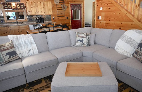 Indian Rock Springs Cabin | Beautiful Retreat - Amazing Views - Hot Tub - Super Fast WIFI