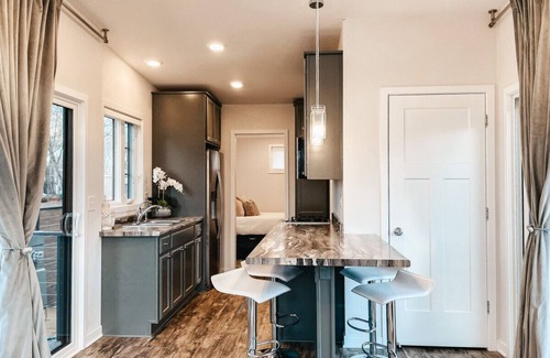 Reno House | Beautiful River Front Cottage: Pearl