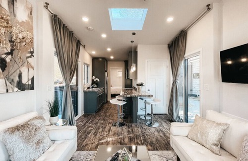 Reno House | Beautiful River Front Cottage: Pearl