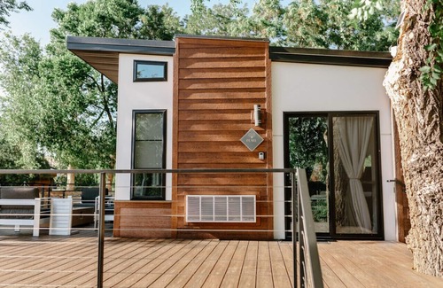 Reno House | Beautiful River Front Cottage: Pearl