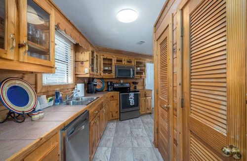 Ellijay House | Beautiful River House located directly on the Cartecay River