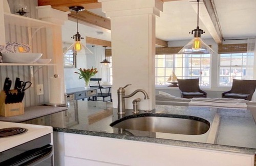 Rockport Condo | Beautiful Rockport, steps to Front Beach, restaurants, shopping