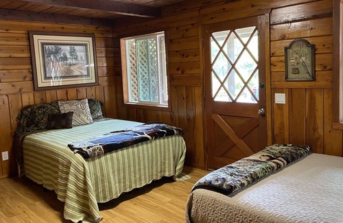 Chicago Park Apartment | Beautiful Rollins Lake Inn - Studio Cabin #8