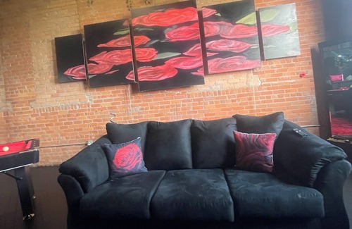 Mexicantown - Southwest Detroit Apartment | Beautiful Romantic getaway Rose theme Loft