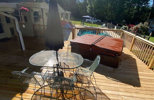 Etowah Apartment | Beautiful Room Just Waiting for You Pool IS Closed