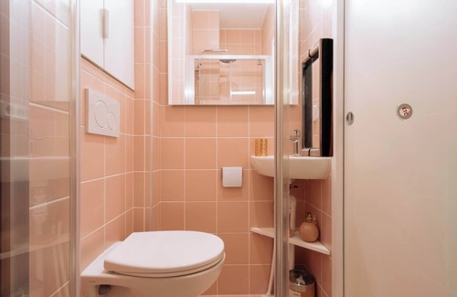 Porte-Saint-Martin Apartment | Beautiful room with ensuite bathroom in Paris!