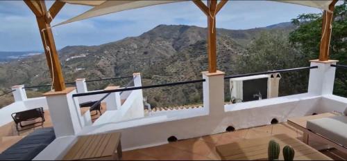 Comares House | Beautiful Rustic House