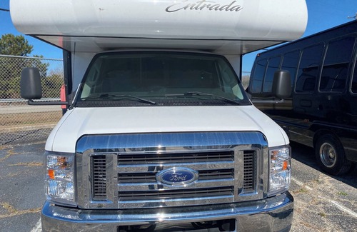 Goose Creek House | Beautiful RV that sleeps 6 - Perfect for a family trips and camping getaway.