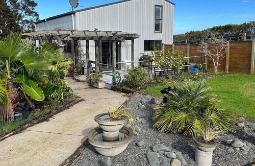Warkworth Cottage | Beautiful Sanctuary -3 Bedrooms, 2 Bathrooms, (Sleeps 8)