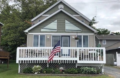 Saratoga Springs House | Beautiful Saratoga Lake home with gorgeous sunsets and close to downtown