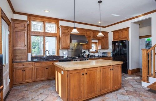 Centerville House | Beautiful Sea Captain's House walk to beach, central A/C and outdoor shower