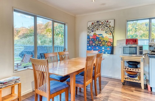Waitarere Beach House | Beautiful Seahorse Beach House - Family Focussed, Modern and Relaxing!