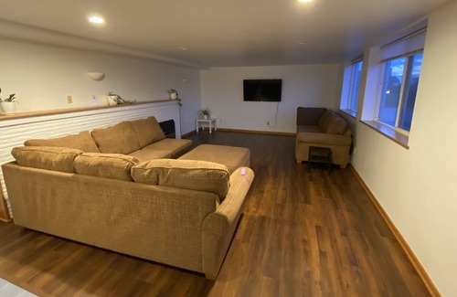 Bryn Mawr-Skyway House | Beautiful Seattle View of the Water/Skyline