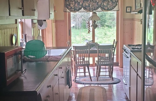 Armstrong Creek House | Beautiful secluded Log Cabin on a creek