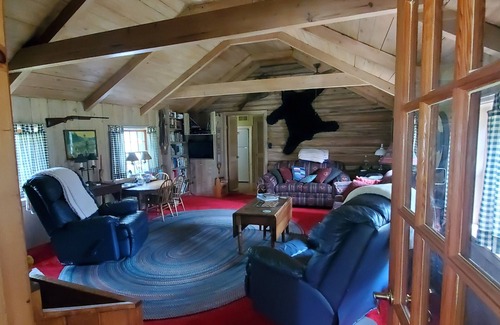 Armstrong Creek House | Beautiful secluded Log Cabin on a creek
