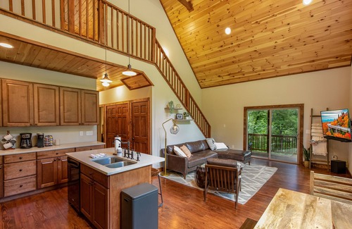 Vilas Cabin | Beautiful Secluded Cabin near Boone