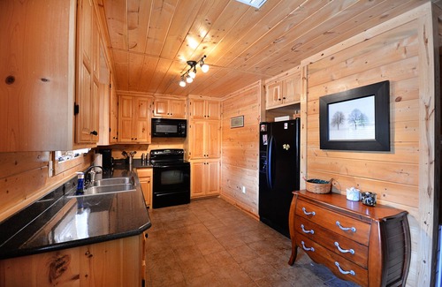 Smithville Cabin | Beautiful secluded cottage with gated privacy.