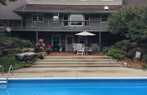 Plymouth House | Beautiful secluded house on 20 acres