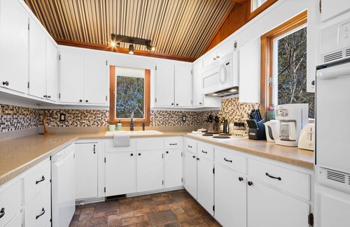 Truro House | Beautiful Secluded North Truro Home with Private Beach Access and Parking