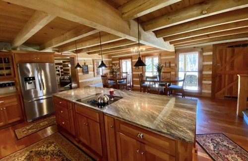 Bladensburg Cabin | Beautiful, Secluded Luxury Cabin with relaxing hot tub.