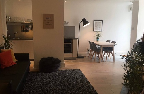 New Town Apartment | Beautiful self contained flat in New Town, Stockbridge. Great location!