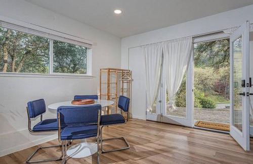 Three Rivers House | Beautiful Sequoia Hideout/Modern with Views!