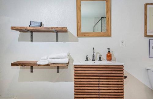 Three Rivers House | Beautiful Sequoia Hideout/Modern with Views!