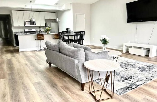 Downtown Baltimore Apartment | Beautiful skylight Inner Harbor Downtown Apartment