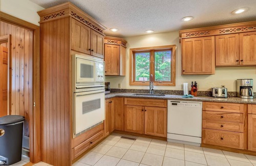 Timberline House | Beautiful slope side home! Come and enjoy life at Dew Revue!
