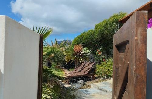 Urbanizacion Famara House | Beautiful small bungalow, amazing views and garden