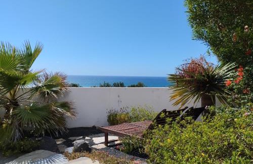 Urbanizacion Famara House | Beautiful small bungalow, amazing views and garden
