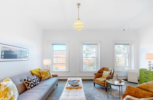 Rockland Apartment | Beautiful snowbird-friendly apartment near the ocean with high-speed WiFi