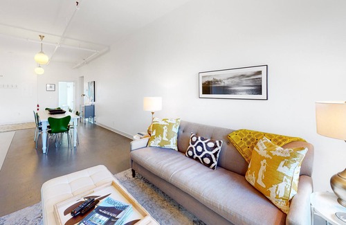 Rockland Apartment | Beautiful snowbird-friendly apartment near the ocean with high-speed WiFi