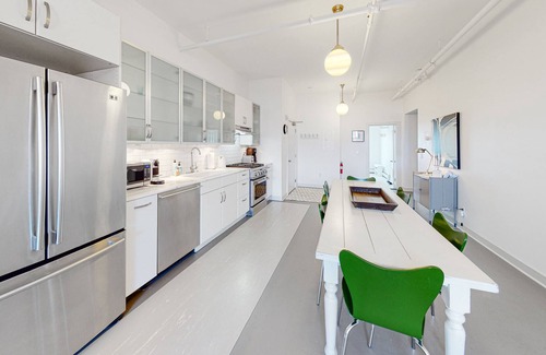 Rockland Apartment | Beautiful snowbird-friendly apartment near the ocean with high-speed WiFi