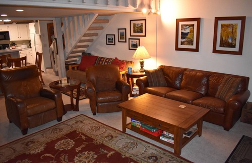 Mammoth Lakes Condo | Beautiful Snowcreek 2 + Loft with Spectacular Mountain Views Very Well Reviewed
