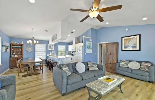 Villa Primera House | Beautiful Sound Front Home w/Private Pool, Tiki Bar & Pier!