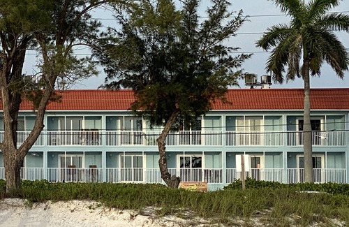 Bradenton Beach Condo | Beautiful southern end of Anna Maria Island