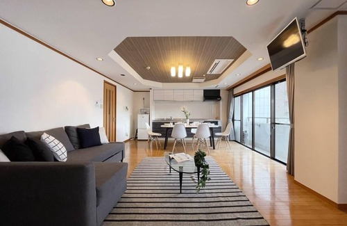 Hiroshima City Centre Apartment | Beautiful, spacious apartment next to Peace Park