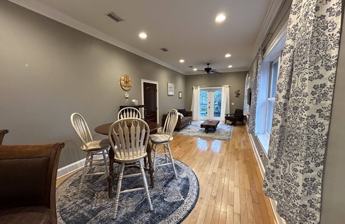 Darien Apartment | Beautiful, spacious 2rd floor apartment in the Darien historic district.