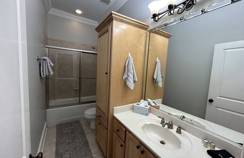 Darien Apartment | Beautiful, spacious 2rd floor apartment in the Darien historic district.