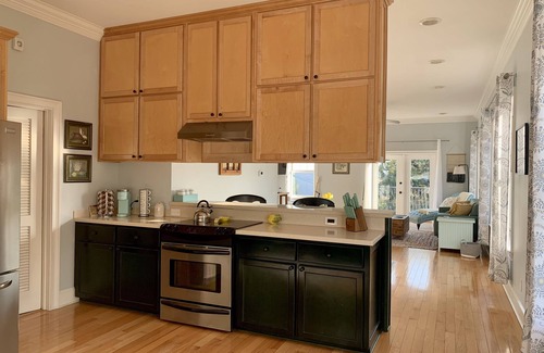 Darien Apartment | Beautiful, spacious 3rd floor apartment in the Darien historic district.