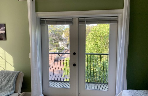Darien Apartment | Beautiful, spacious 3rd floor apartment in the Darien historic district.