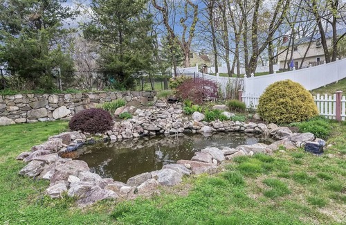 Stamford House | Beautiful, Spacious and Clean 2 Bedroom Pad in center of Stamford!