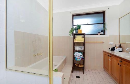 Baulkham Hills House | Beautiful & spacious home overlooking pool