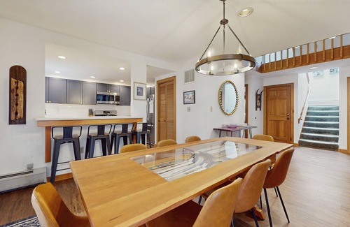 Plymouth Condo | Beautiful & Spacious Condo w/Pool, Lake Access - Close to Skiing