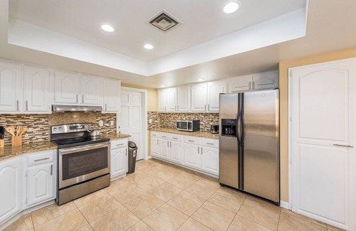 Green Valley North House | Beautiful spacious home, up to 10 guests welcome!
